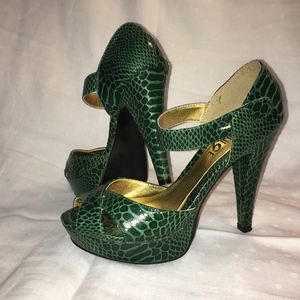 GREEN SNAKE SKIN PEEP TOE PUMPS